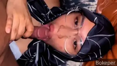 Hijabers Cantik Crotan Peju Panas di Muka Enak Banget