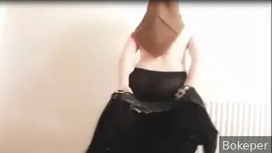 Jilbab Cokelat Striptis Pelan Bikin Memek Basah Kuyup